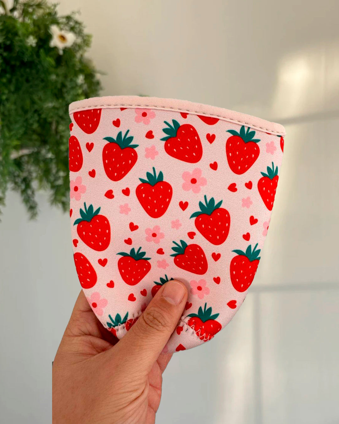 STRAWBERRY CUP COVER (MEDIUM)