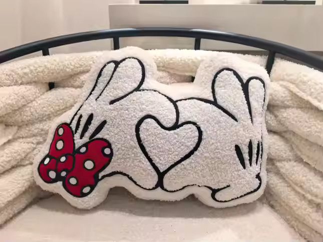 MK HEART HANDS PILLOW 💕